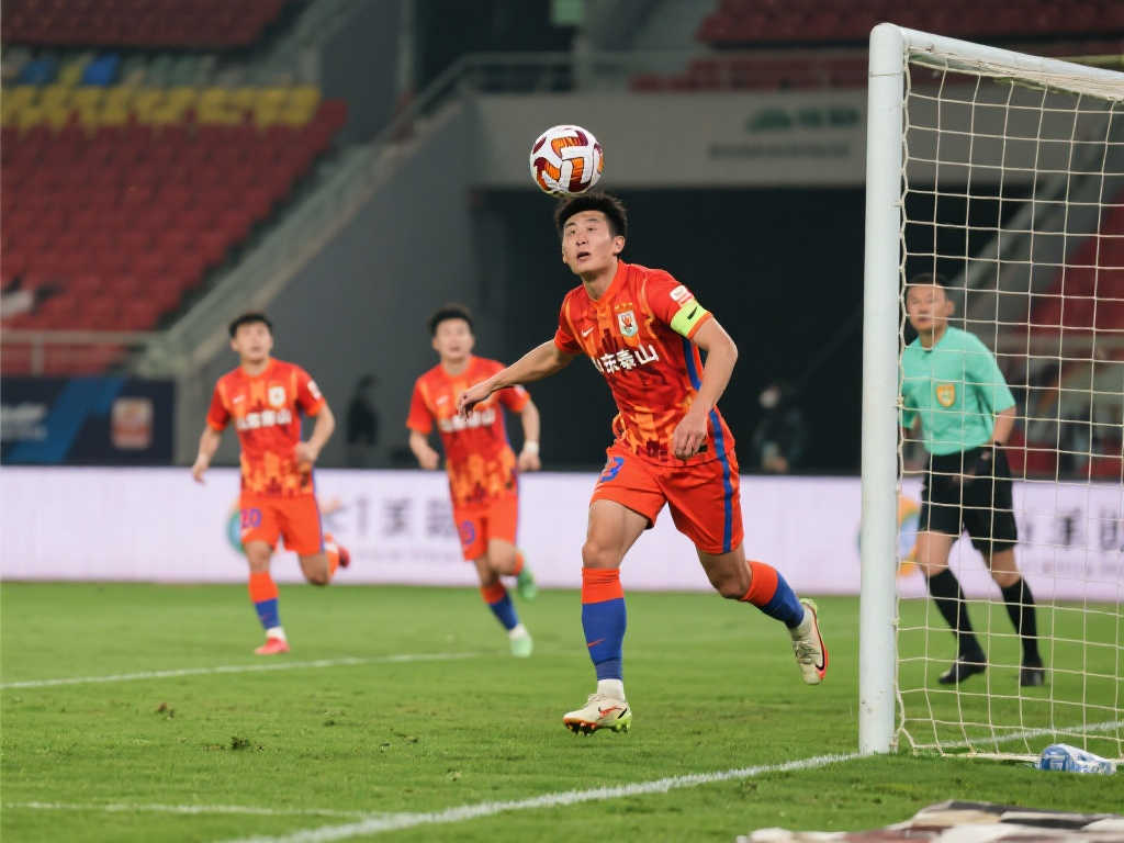 【中超】谭龙头球建功马德鲁加进球 泰山客场2-1力克亚泰 【中超】谭龙头球建功马德鲁加进球 泰山客场2-1力克亚泰